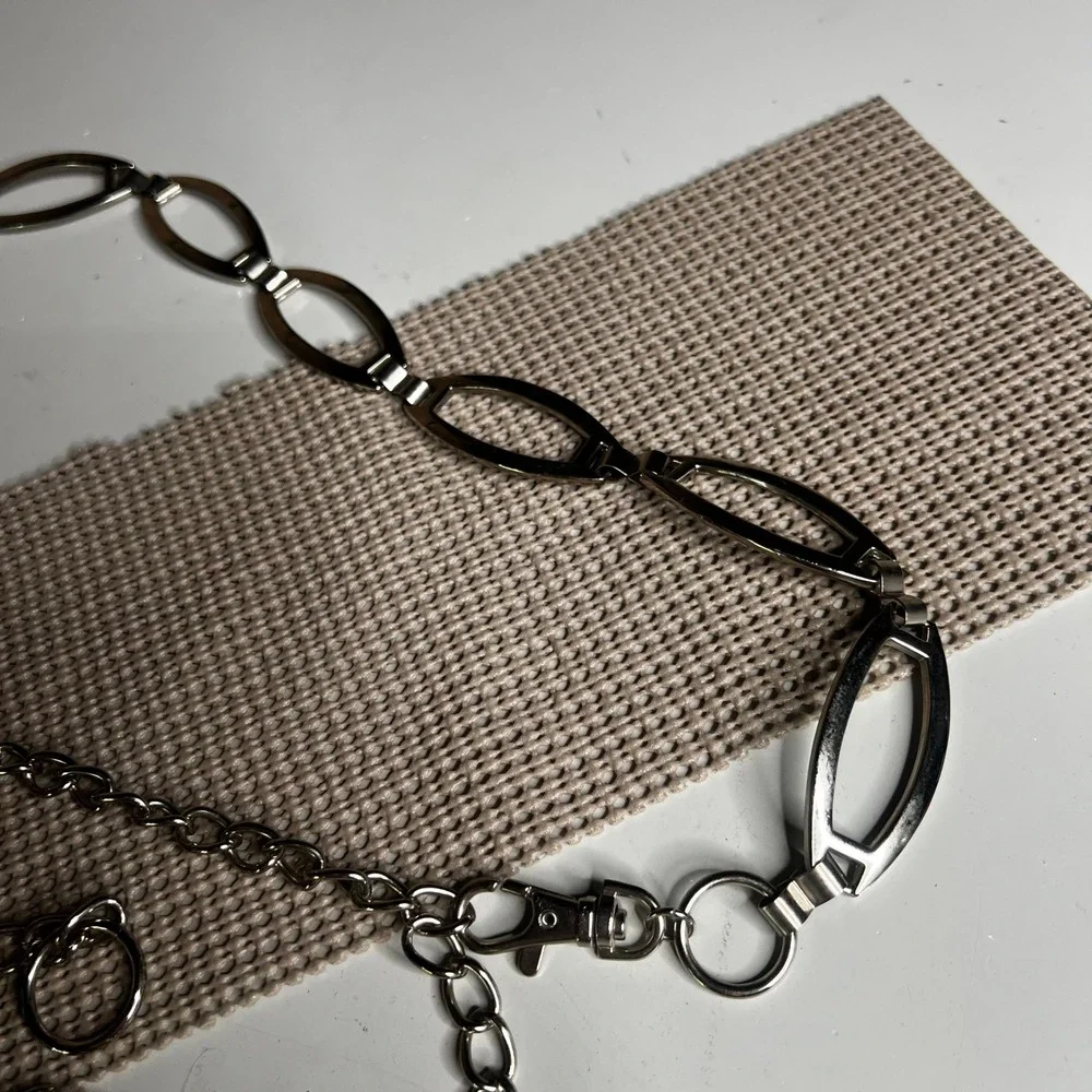 Unbranded silver tone